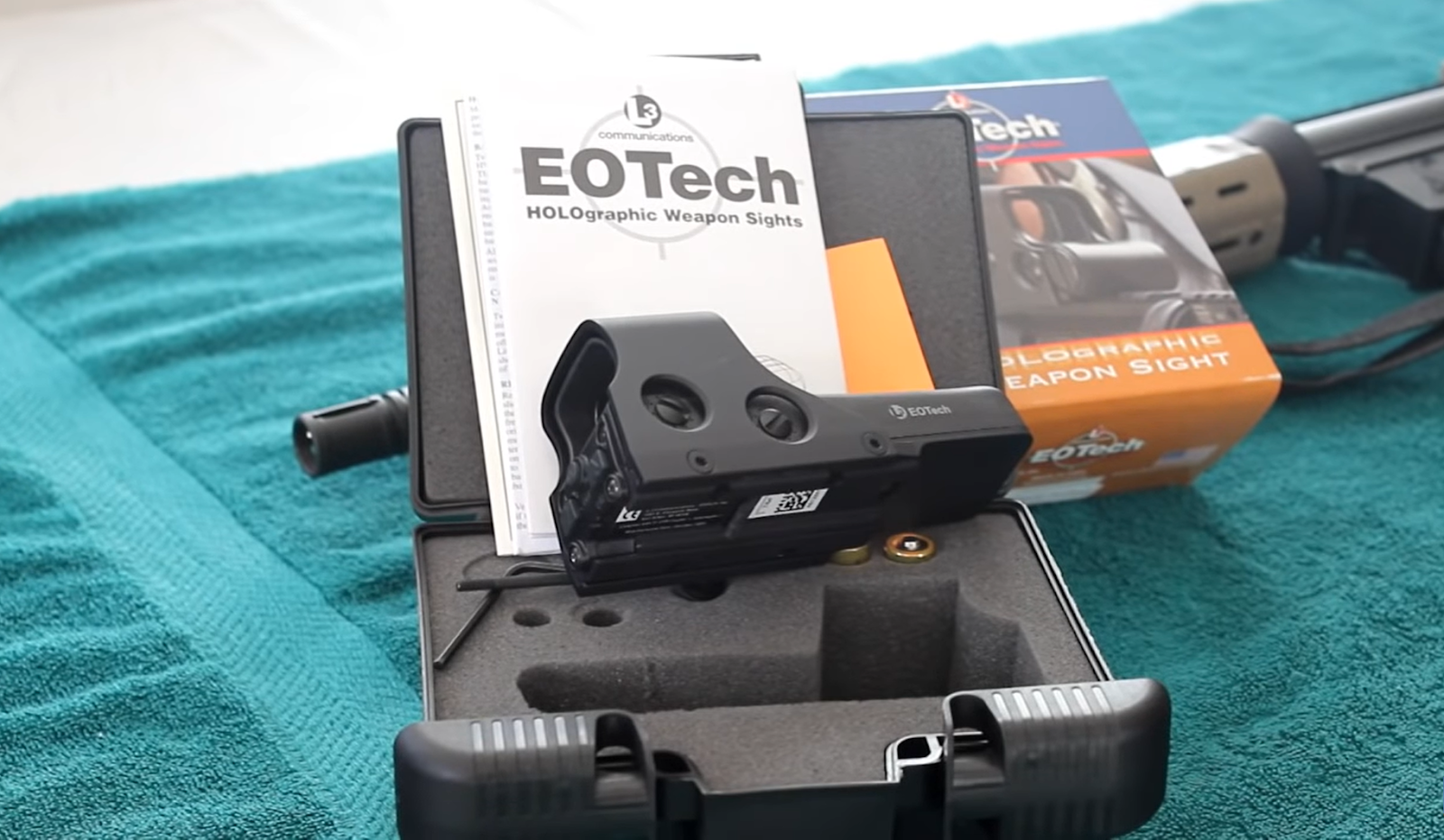 EOTech 552 and box on green towel