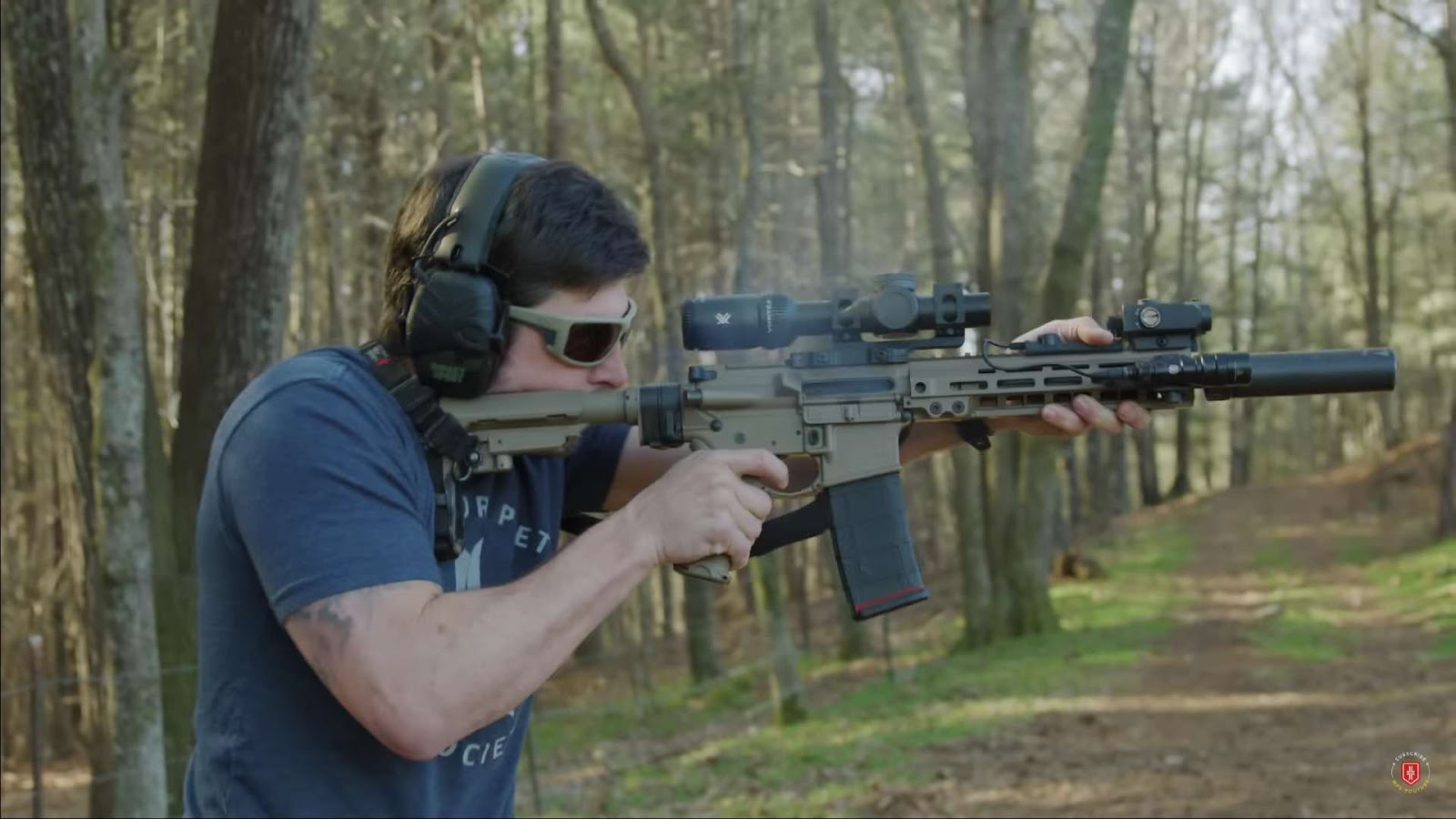 Enhancing Accuracy: Vortex Strike Eagle Red Dot Combo