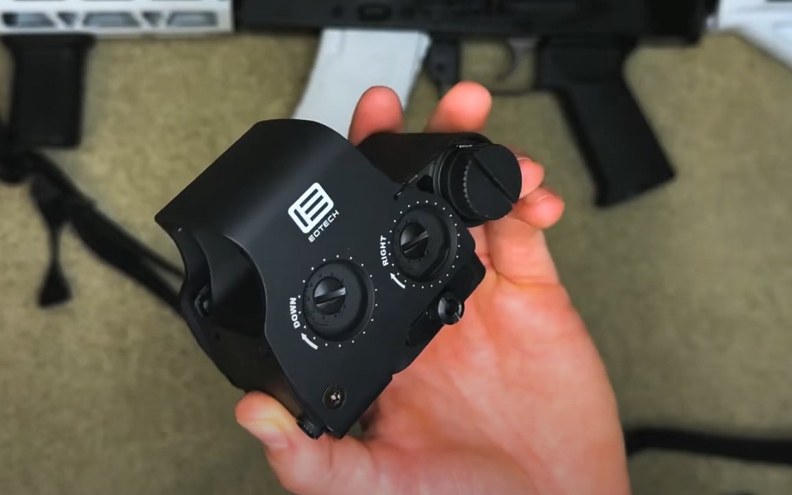 Eotech EXPS2-0, a close-quarters battle (CQB) weapon optic