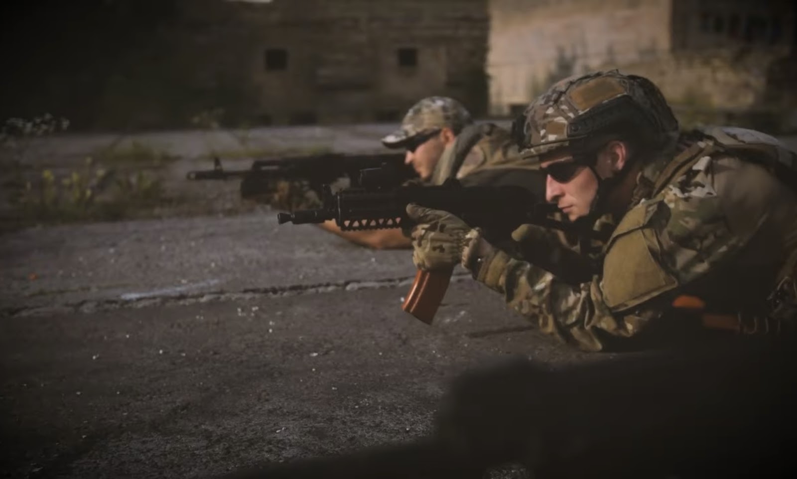 military holding weapons